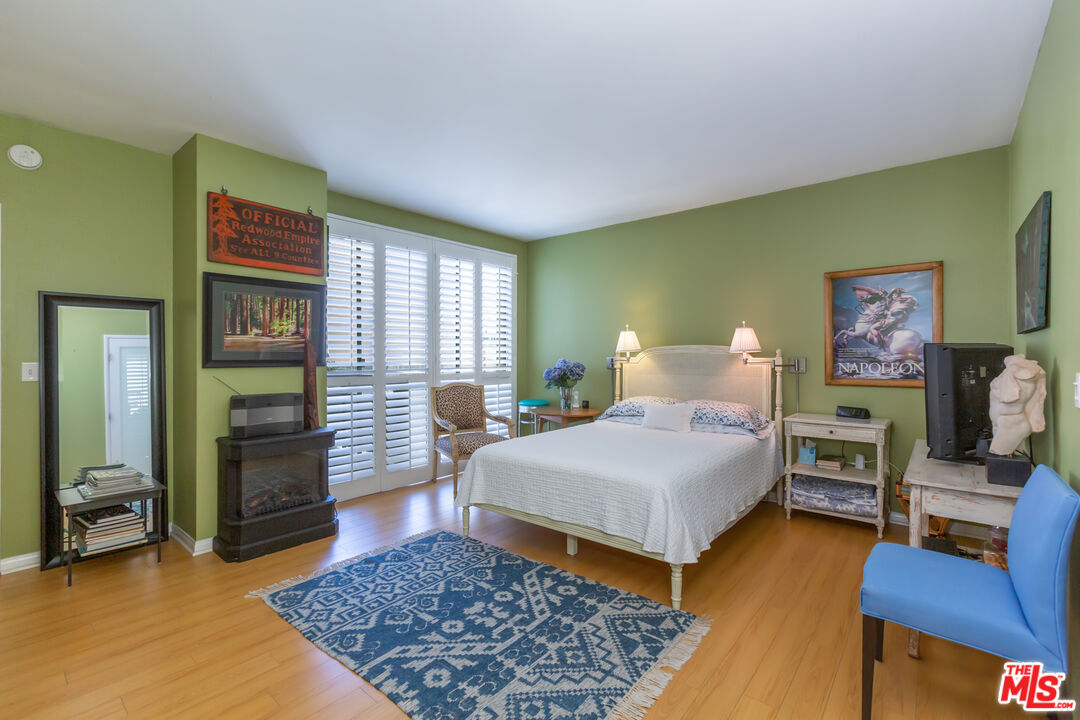 321 S SAN VICENTE BLVD Unit: 705