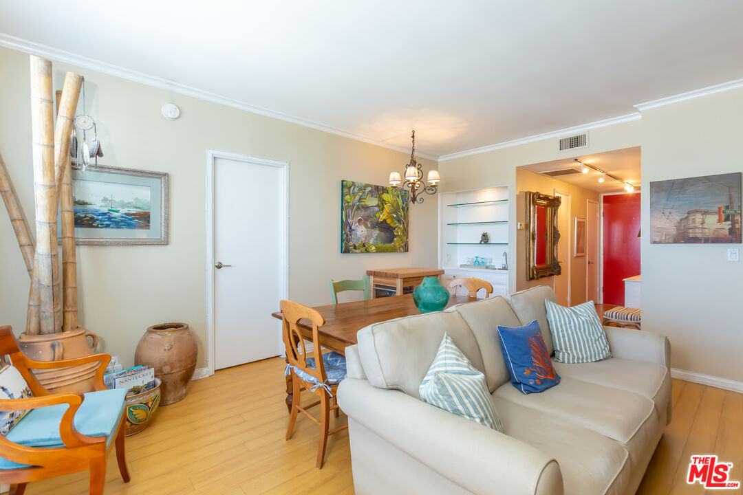 321 S SAN VICENTE BLVD Unit: 705