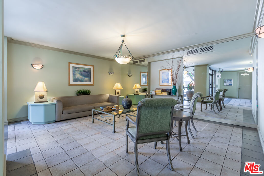 321 S SAN VICENTE BLVD Unit: 705