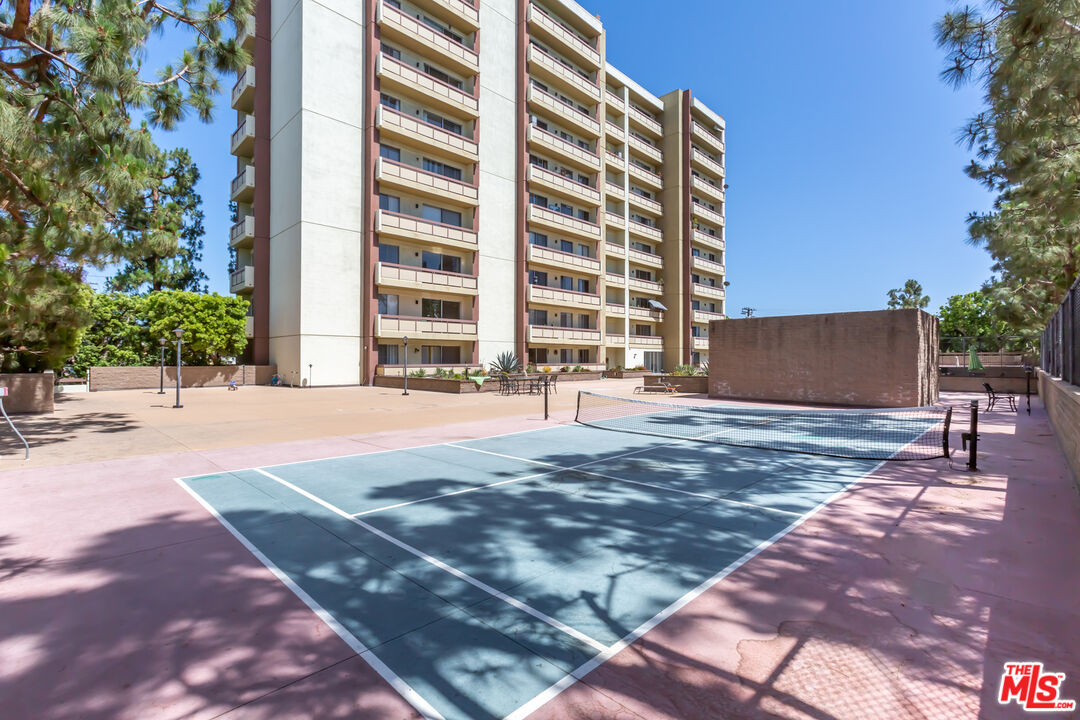 321 S SAN VICENTE BLVD Unit: 705