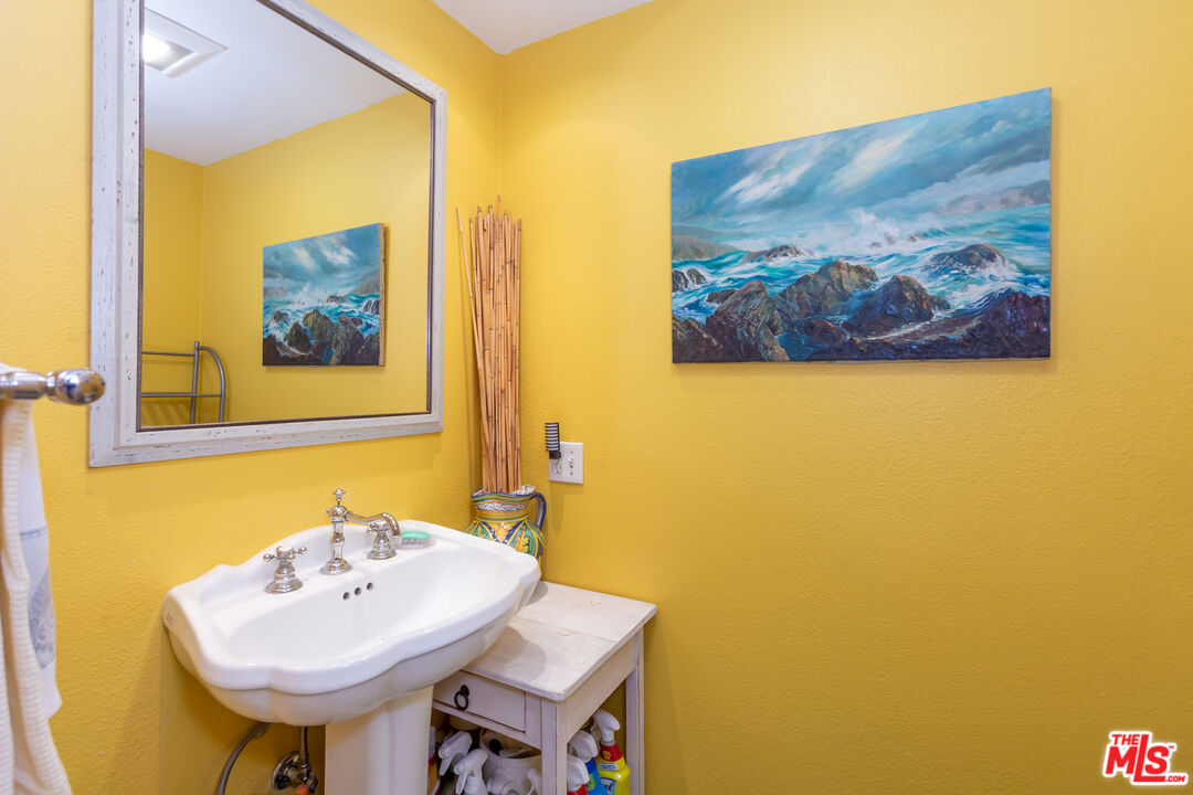 321 S SAN VICENTE BLVD Unit: 705