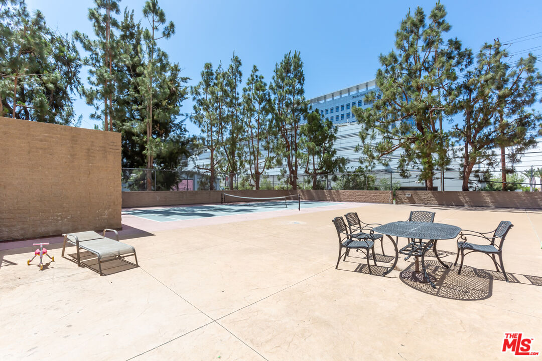 321 S SAN VICENTE BLVD Unit: 705