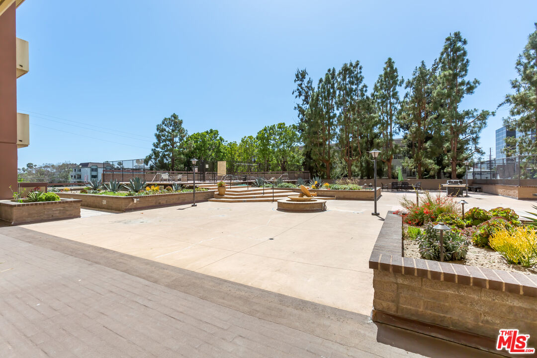 321 S SAN VICENTE BLVD Unit: 705