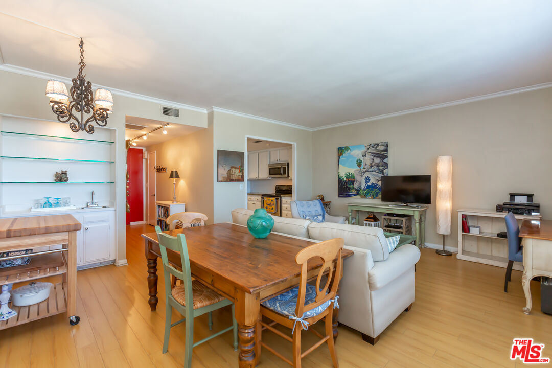 321 S SAN VICENTE BLVD Unit: 705