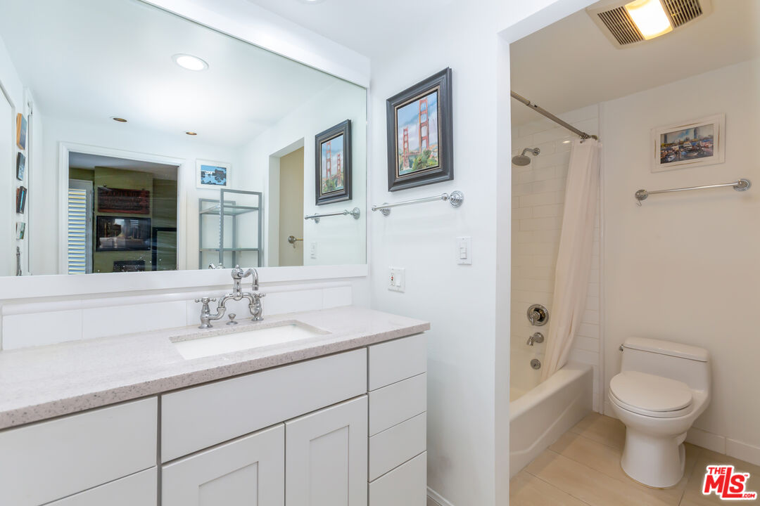 321 S SAN VICENTE BLVD Unit: 705
