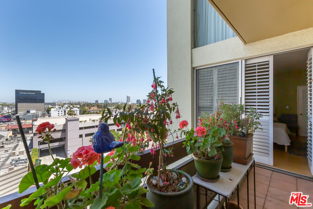 321 S SAN VICENTE BLVD Unit: 705