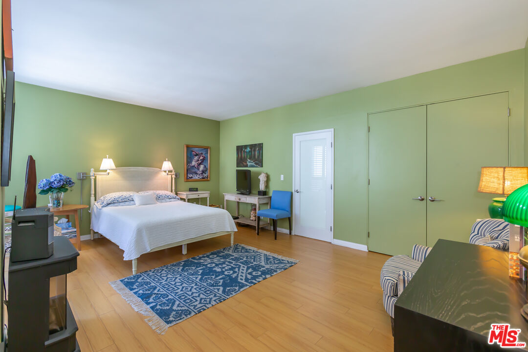 321 S SAN VICENTE BLVD Unit: 705