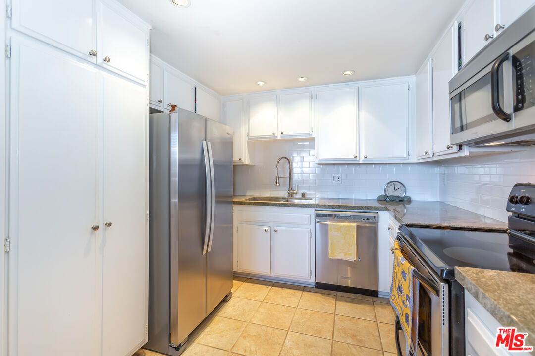 321 S SAN VICENTE BLVD Unit: 705