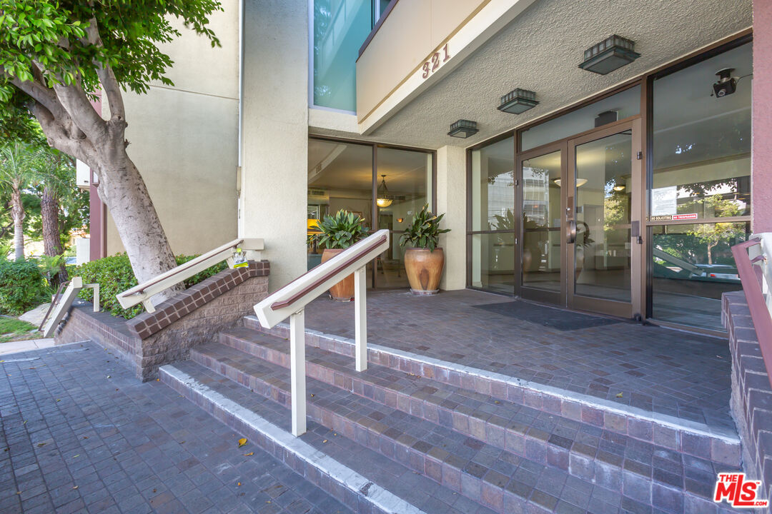 321 S SAN VICENTE BLVD Unit: 705
