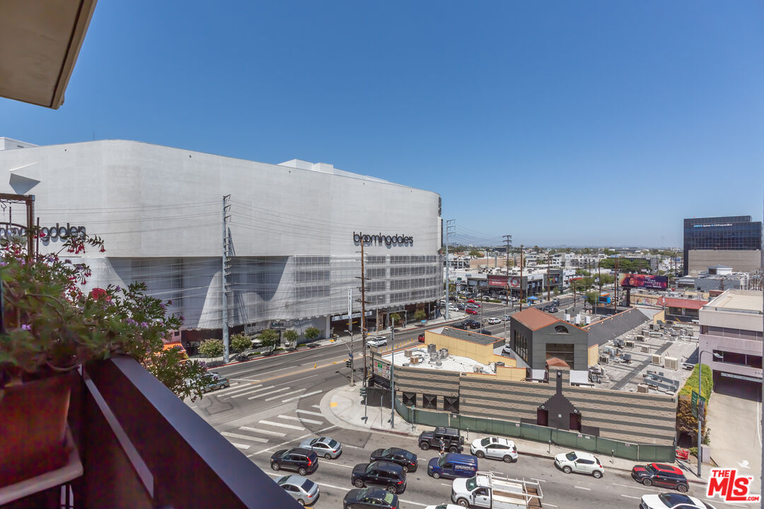 321 S SAN VICENTE BLVD Unit: 705
