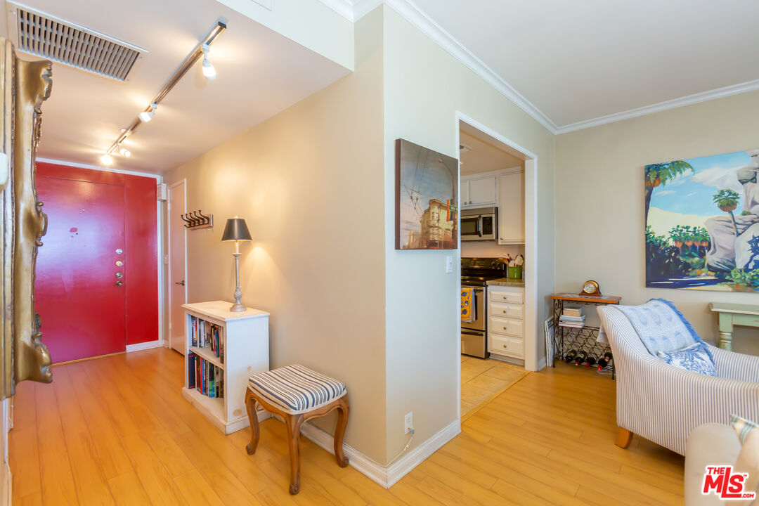 321 S SAN VICENTE BLVD Unit: 705