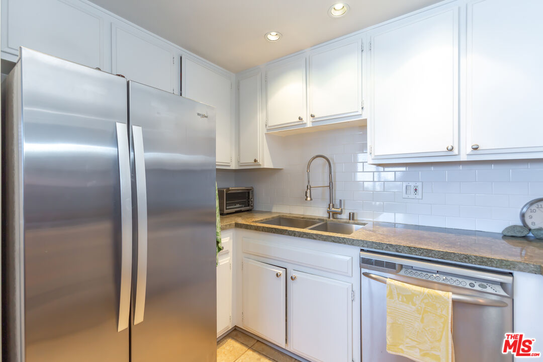 321 S SAN VICENTE BLVD Unit: 705