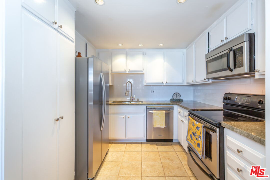 321 S SAN VICENTE BLVD Unit: 705