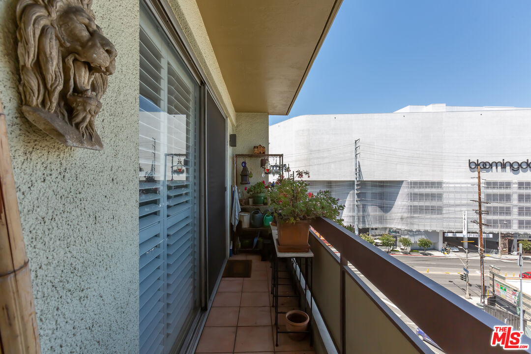 321 S SAN VICENTE BLVD Unit: 705