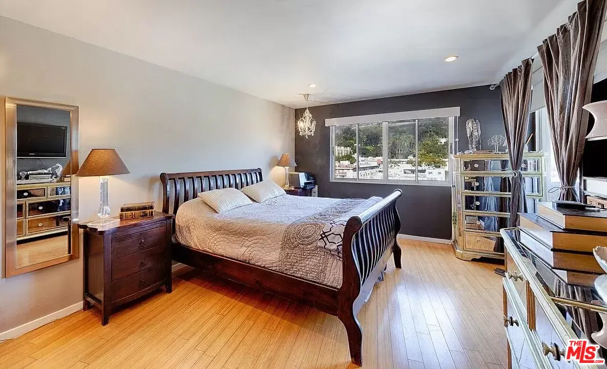 7250 Franklin Ave Unit: 903
