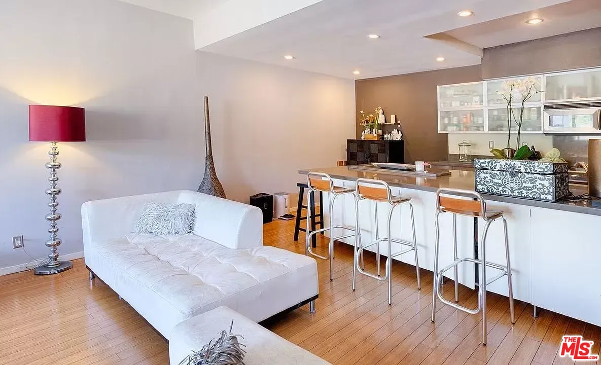 7250 Franklin Ave Unit: 903