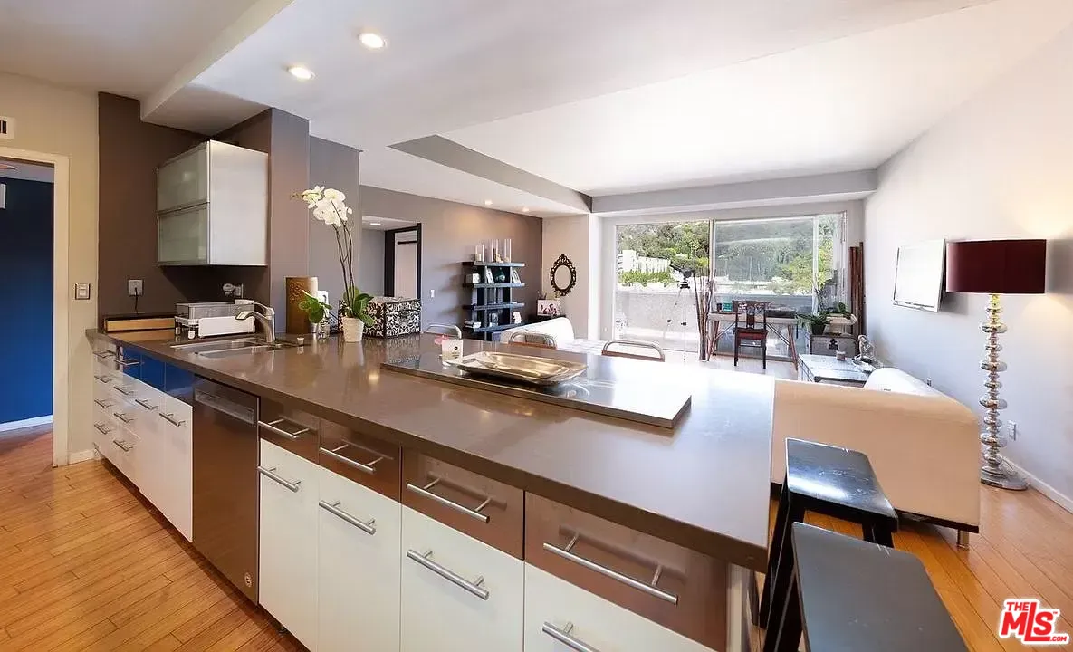 7250 Franklin Ave Unit: 903