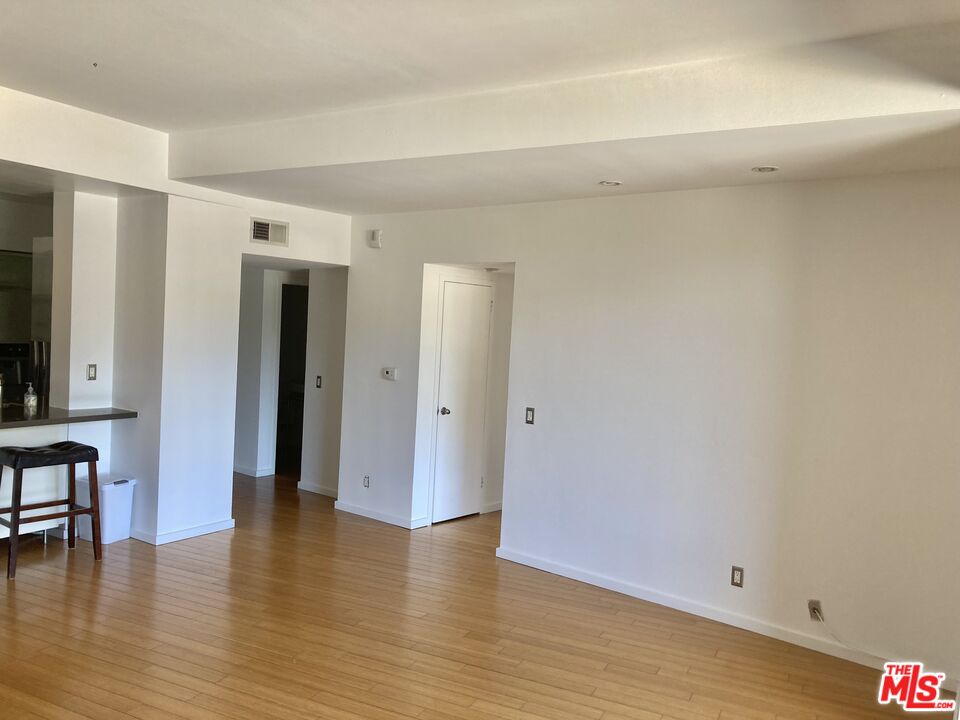 7250 Franklin Ave Unit: 903