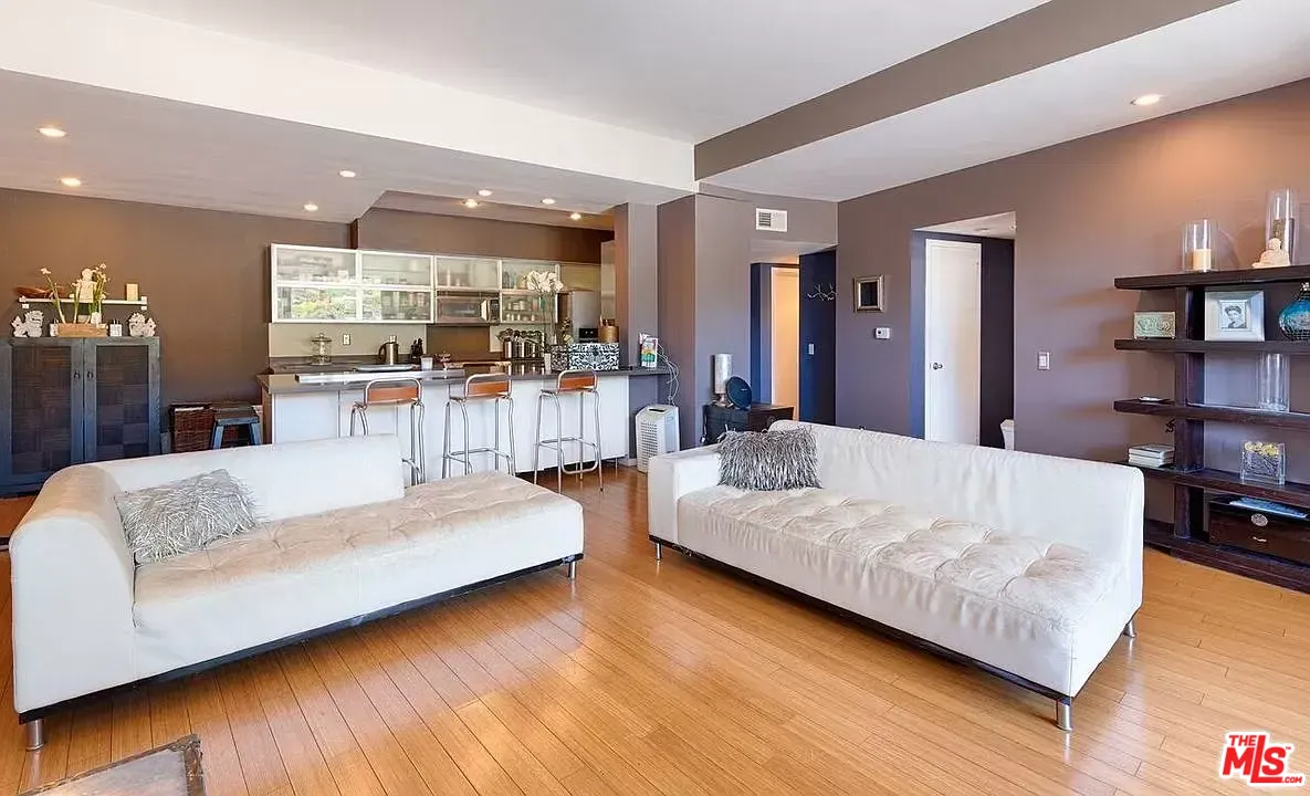 7250 Franklin Ave Unit: 903