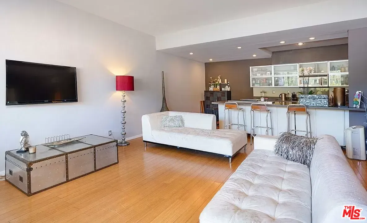 7250 Franklin Ave Unit: 903