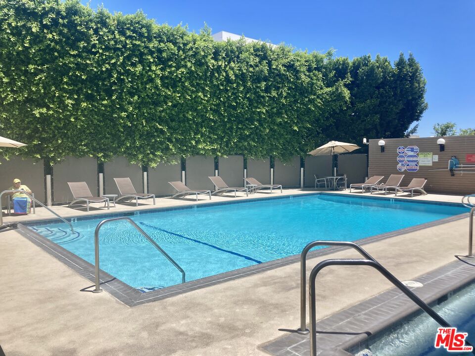 7250 Franklin Ave Unit: 903