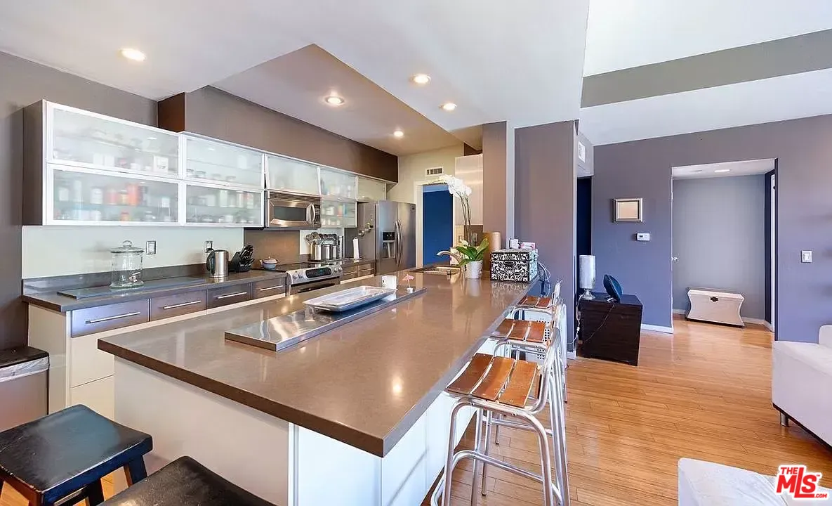 7250 Franklin Ave Unit: 903