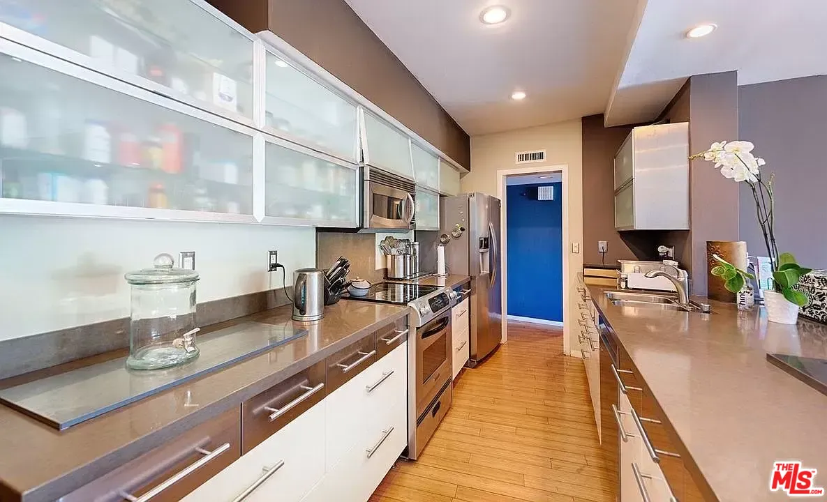 7250 Franklin Ave Unit: 903
