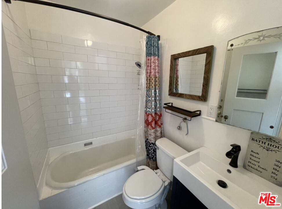 147 S Poinsettia Pl
