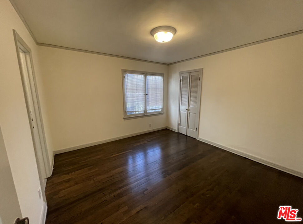 147 S Poinsettia Pl