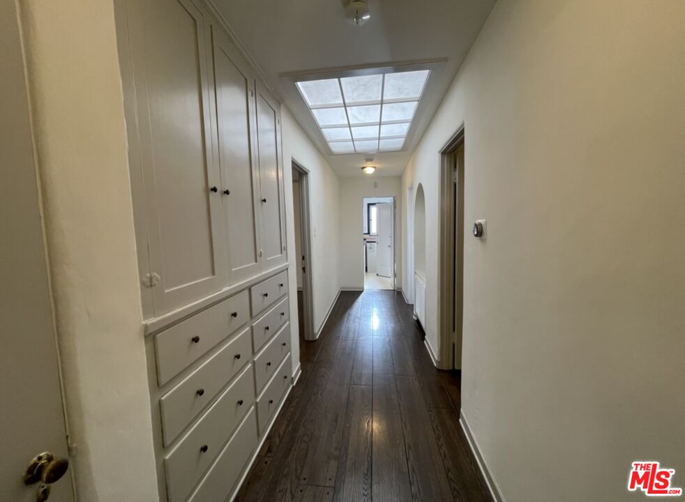 147 S Poinsettia Pl