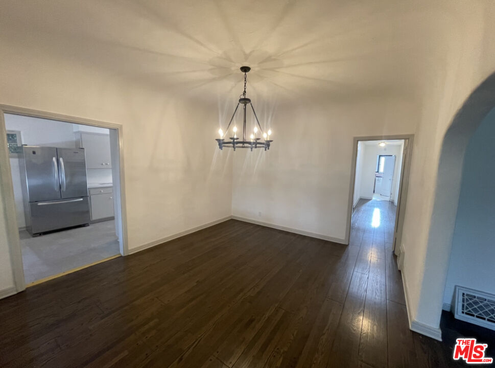 147 S Poinsettia Pl