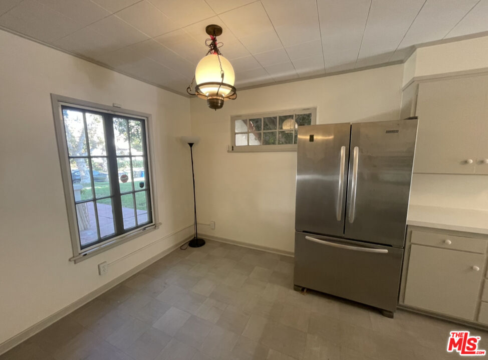 147 S Poinsettia Pl