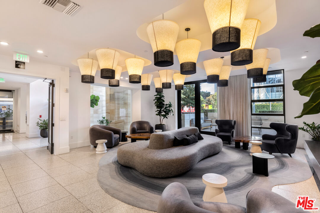 10777 Wilshire Blvd Unit: 402
