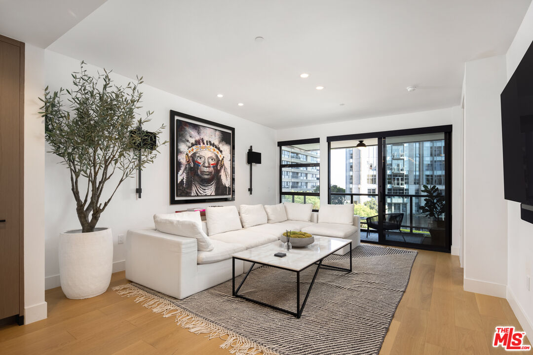 10777 Wilshire Blvd Unit: 402