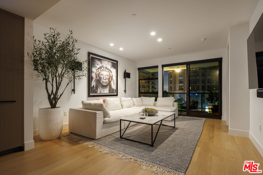 10777 Wilshire Blvd Unit: 402