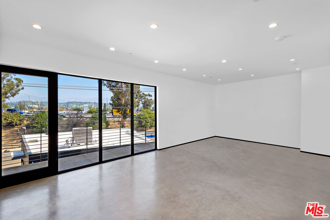 2358 Riverside Dr