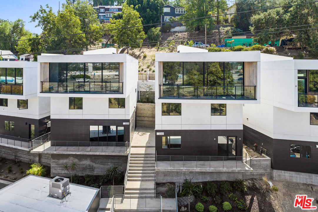 2360 Riverside Dr