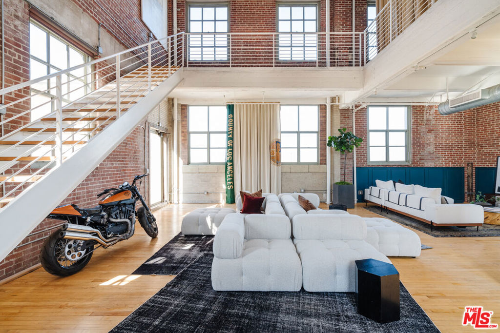 1850 INDUSTRIAL Street Unit: 703