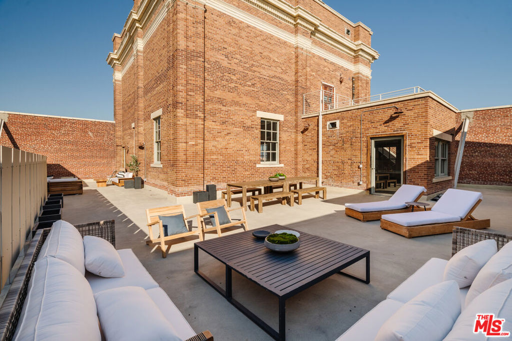 1850 INDUSTRIAL Street Unit: 703