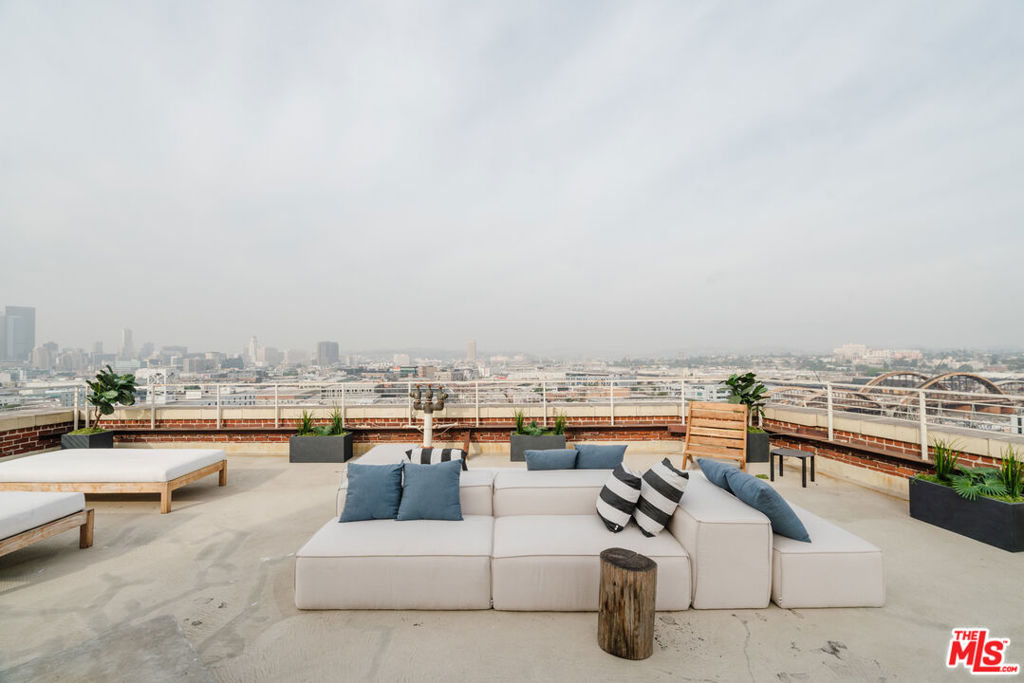1850 INDUSTRIAL Street Unit: 703