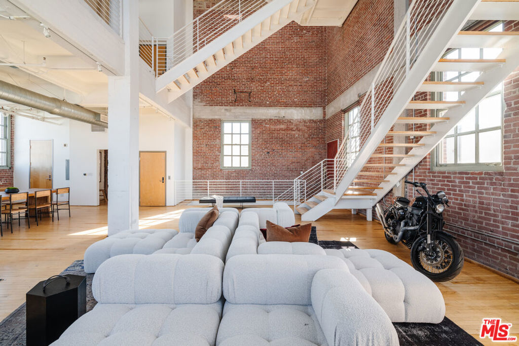 1850 INDUSTRIAL Street Unit: 703