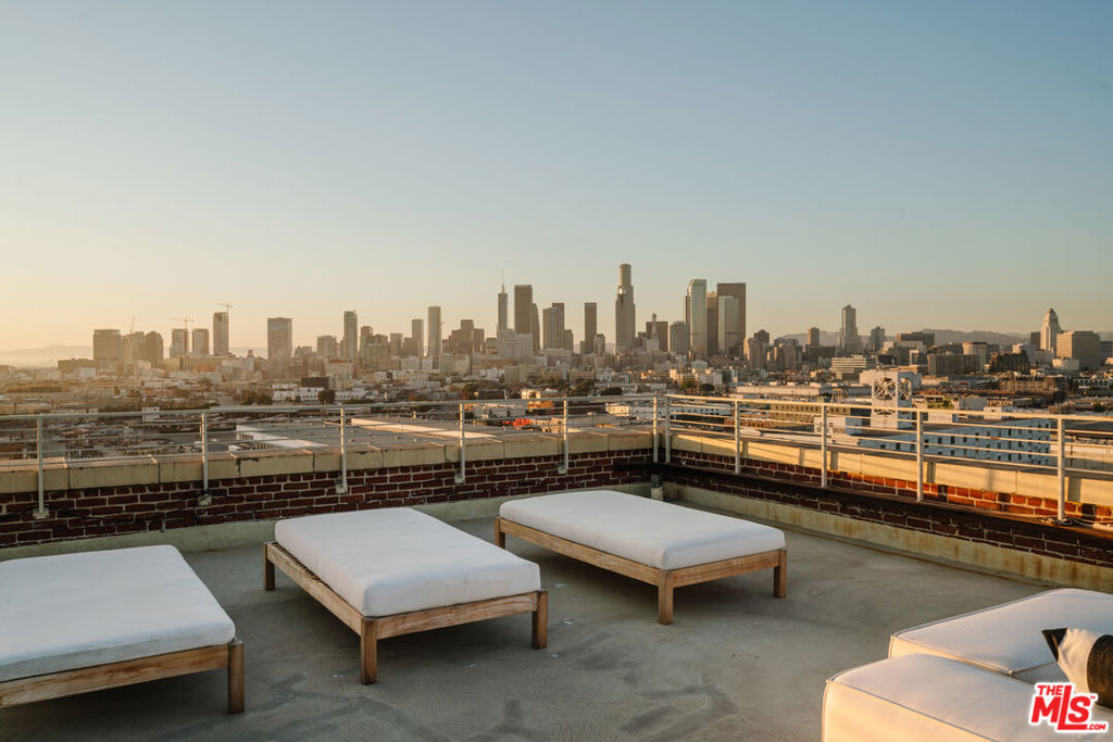 1850 INDUSTRIAL Street Unit: 703