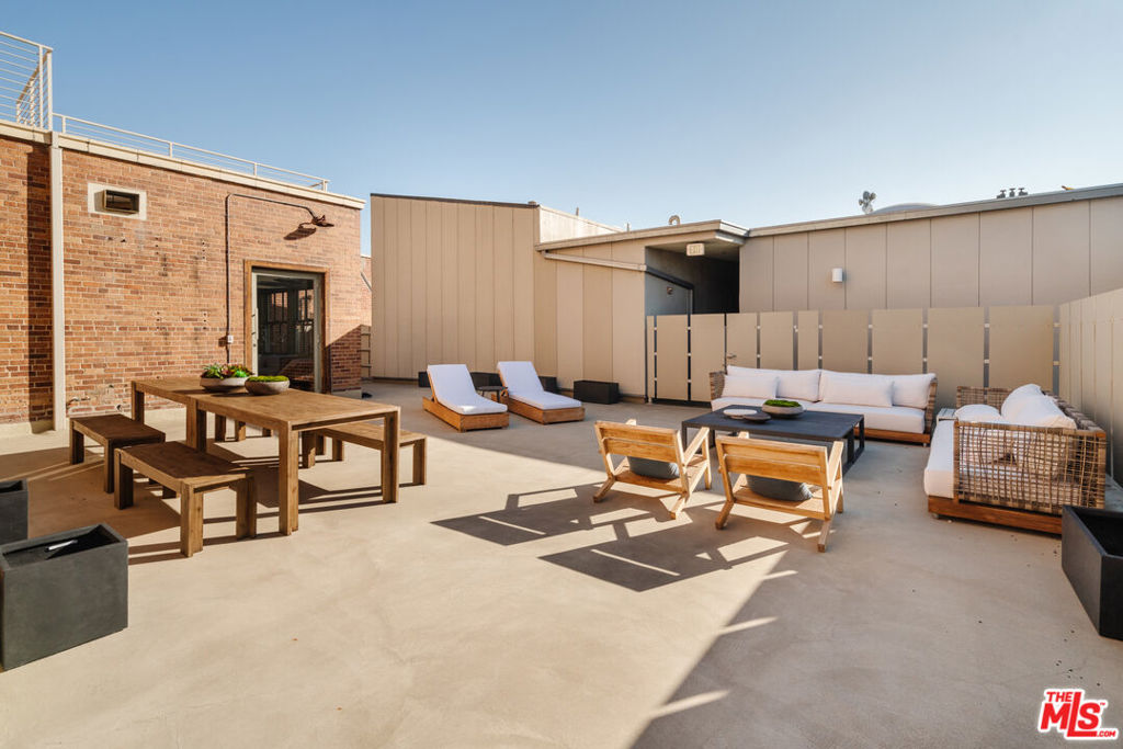 1850 INDUSTRIAL Street Unit: 703