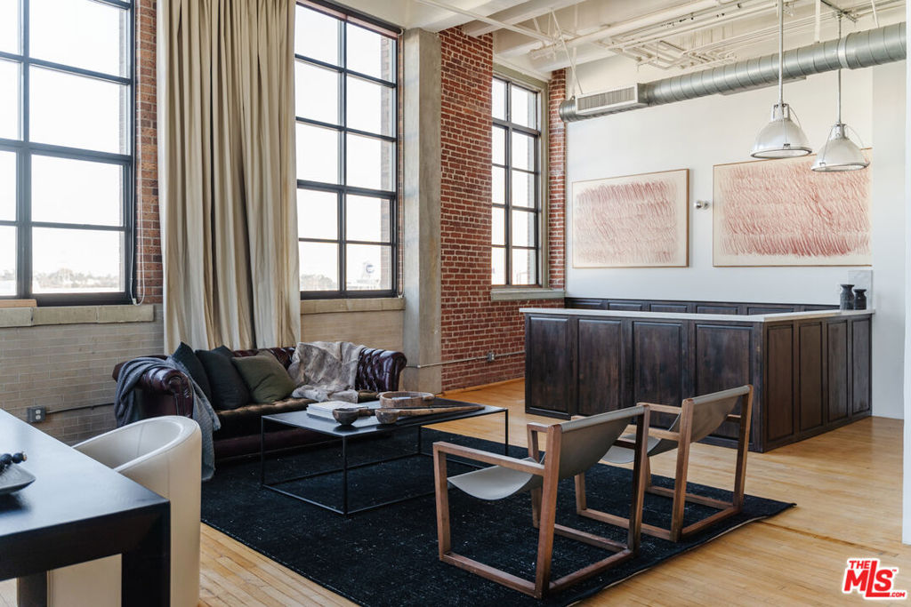 1850 INDUSTRIAL Street Unit: 703