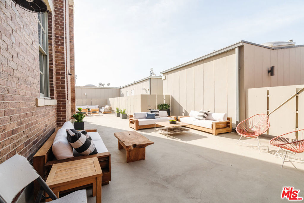 1850 INDUSTRIAL Street Unit: 703