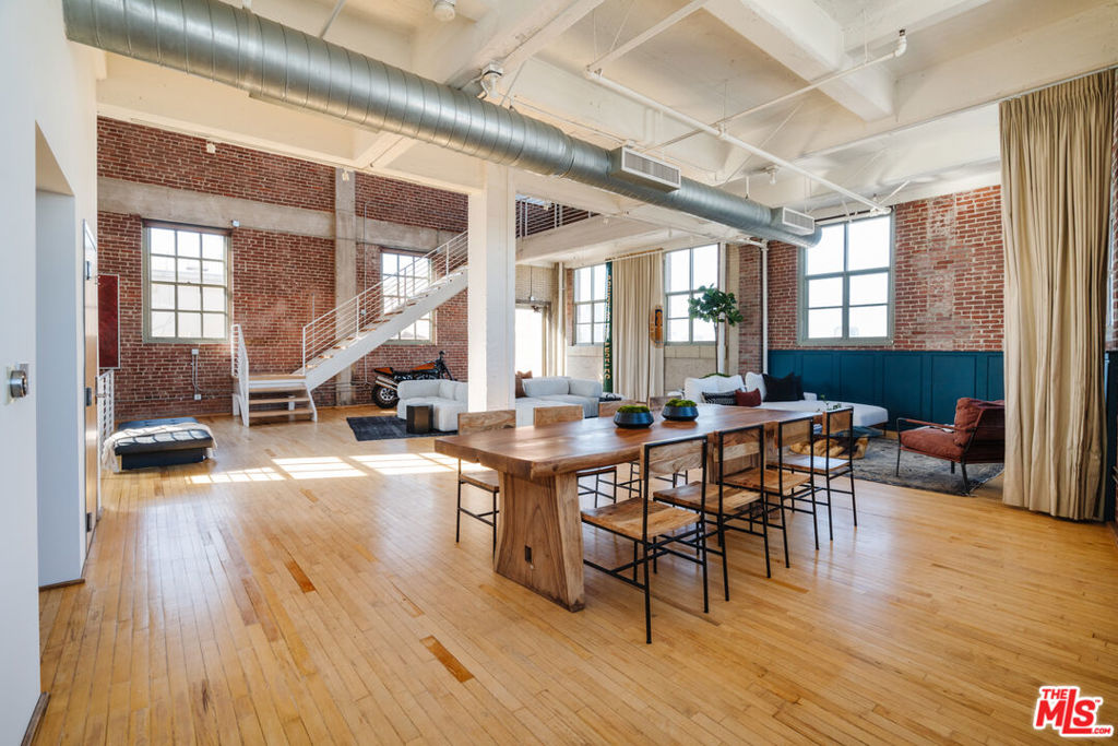 1850 INDUSTRIAL Street Unit: 703