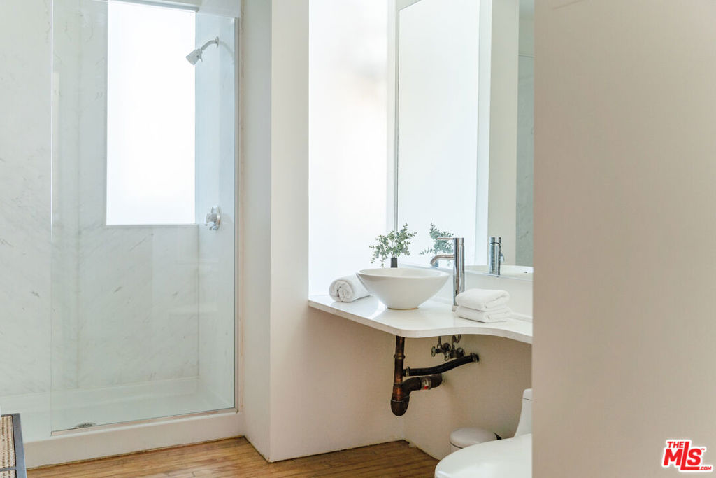 1850 INDUSTRIAL Street Unit: 703