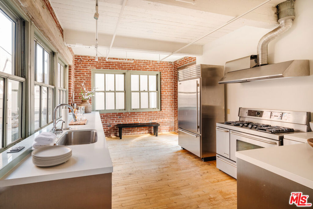 1850 INDUSTRIAL Street Unit: 703