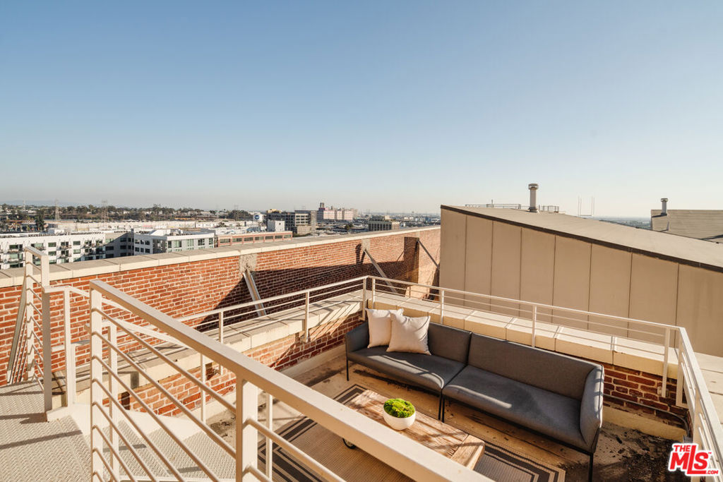 1850 INDUSTRIAL Street Unit: 703