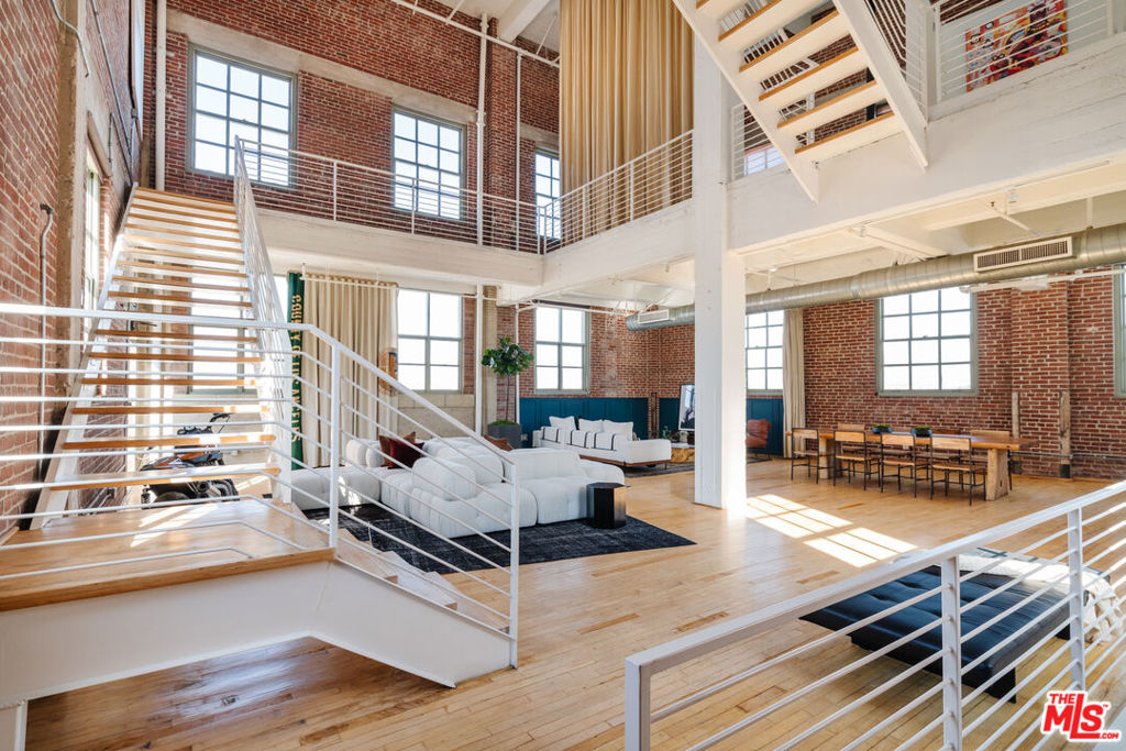 1850 INDUSTRIAL Street Unit: 703